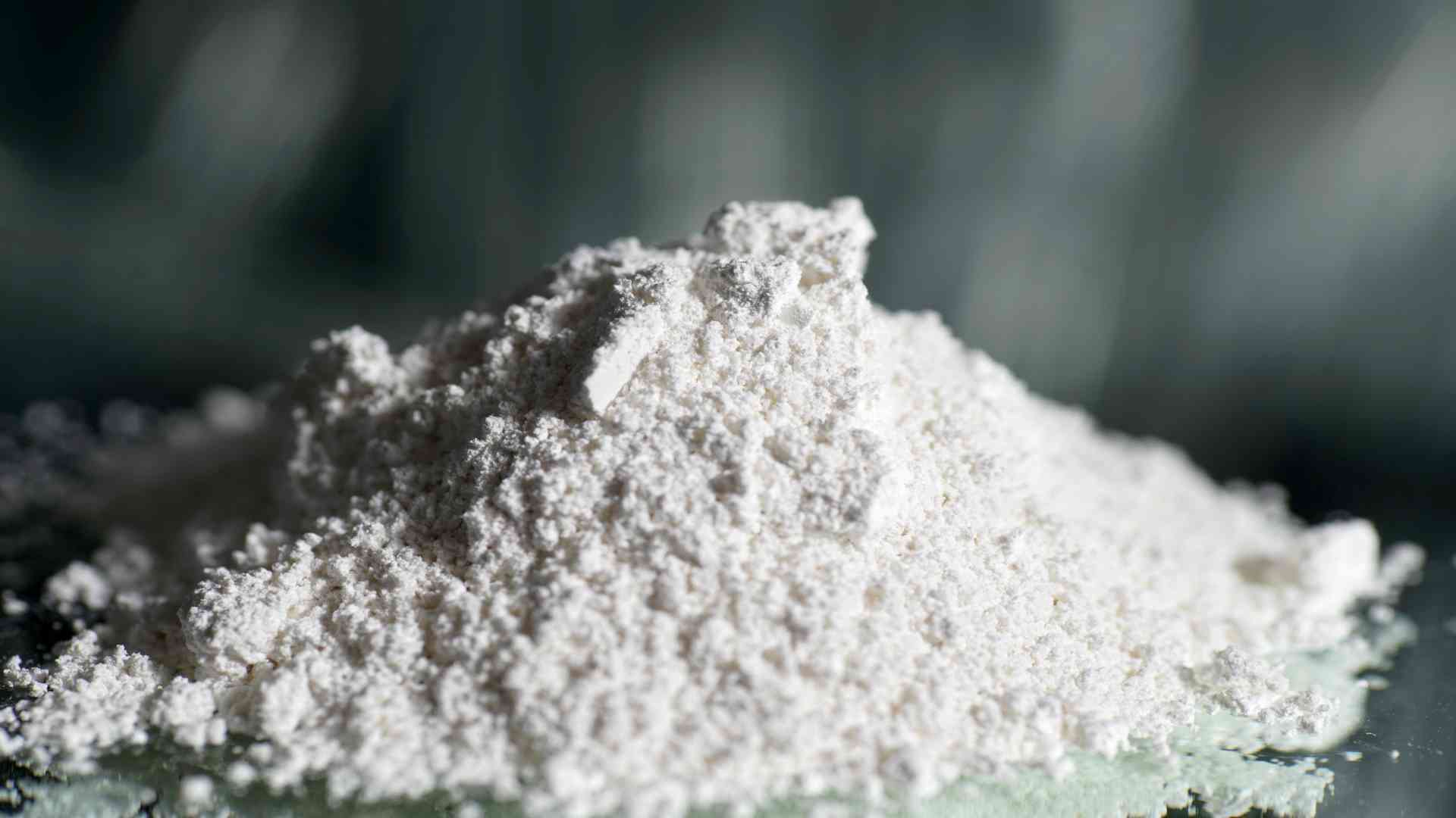  Industrial lithium hydroxide in powder form in grayish white color 