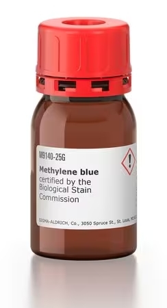 Sigma brand methylene blue in amber glass, with a red lid and a white label containing technical specifications in a volume of 25 grams.